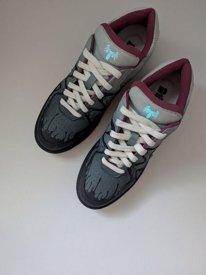 The completed Venom Urban Blaze customs. The tendrils of the symbiote creep across the shoe, with a glow-in-the-dark logo on the tongue for an extra cool effect.