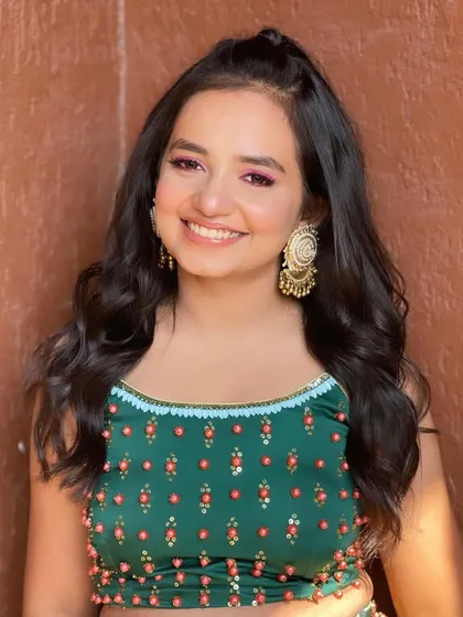 Another shot of the bridesmaid, her hair looking fresh and fun.