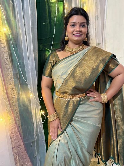 This pose highlights the kamarband, which is an essential part of the traditional look. All these pieces can be rented together as a complete set.