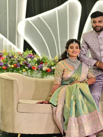 A stunning couple at their reception. The bride chose a contemporary diamond-finish jewellery set that looks elegant and sophisticated with her pastel saree.