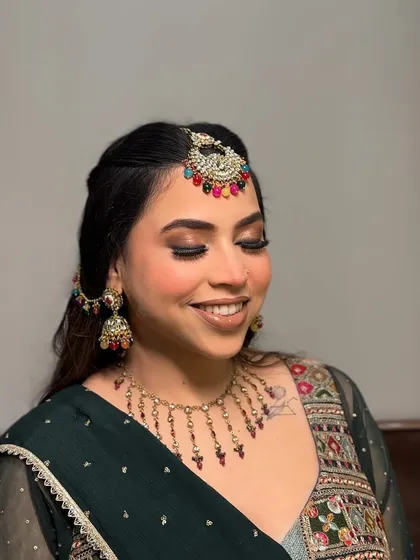 A super gorgeous client, and this is my work without any editing. A close-up of her festive look with a colorful maang tikka and smokey brown eyes.
