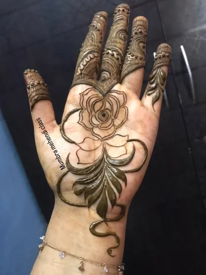 The rose design before the shading is filled in. This shows how important the outline is.