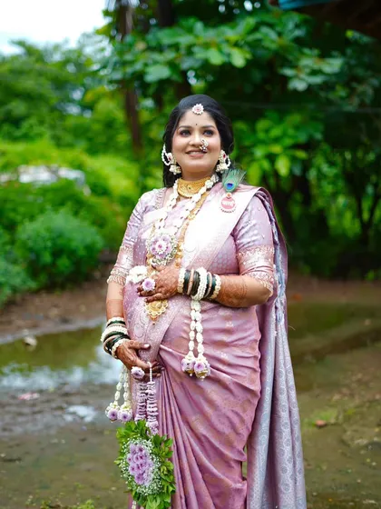 Another beautiful portrait of a mom-to-be in her custom floral jewellery. The set includes a peacock feather detail, adding a touch of traditional elegance.