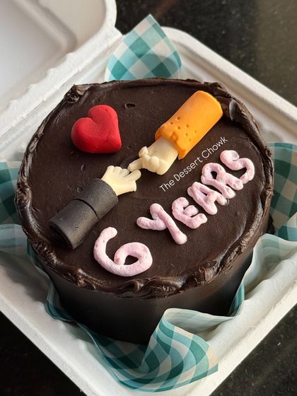 A cheeky bento cake celebrating a 6-year anniversary. The little fondant details make it a fun and memorable gift.