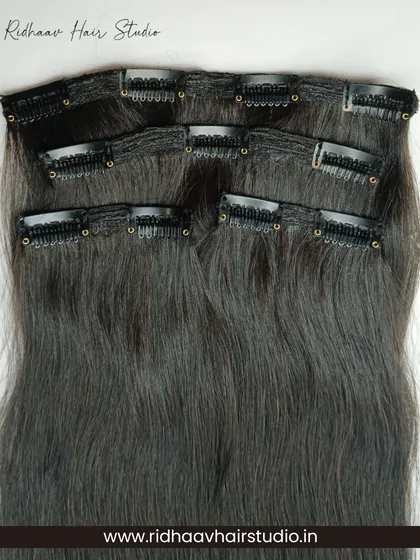 The full 4-piece straight clip-in set, perfect for adding layers of volume and length exactly where you need it.
