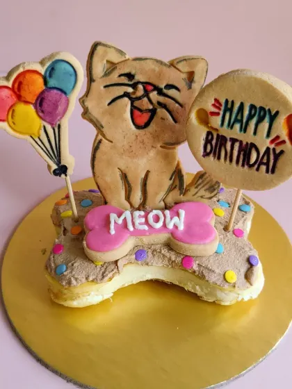 Yes, we bake for cats too. This special grain-free, non-vegetarian cake was designed for a feline friend's birthday. We believe every member of the furry family deserves a special treat on their big day.