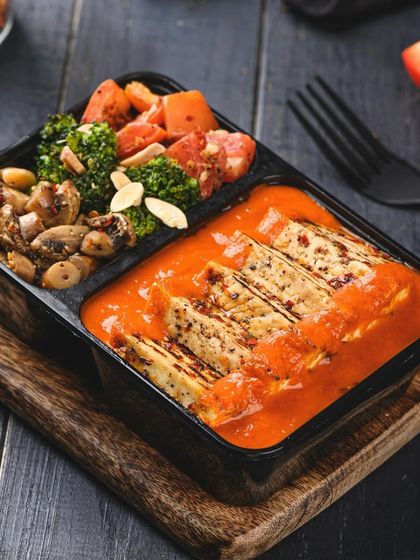 Our vegan meals are designed to be the star of the show. This dish features delicious paneer alternative in a rich gravy, served with seasoned vegetables, proving plant-based eating is full of flavor.