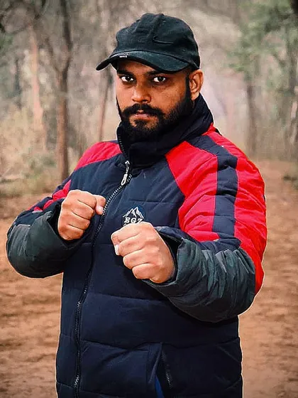 Ready for anything. Whether we train in a park or at your home, the mindset is always the same. I teach you to be aware and prepared, using your spirit as your true shield.