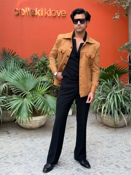 Our suede jacket in camel, styled with an all-black ensemble for a sharp, modern look. This piece is perfect for this season's events.