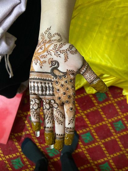 Lucky Mehndi Artist - Party & Festival Mehndi Designs for Guests & Parties photo 9
