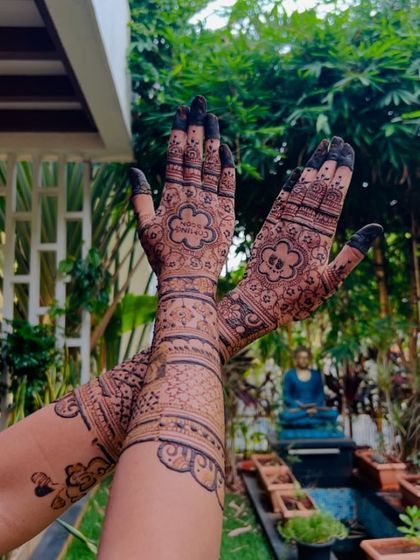 This baby shower design features cloud-like patterns with the words "Coming Soon" inside. It's a playful and modern way to announce the upcoming arrival.