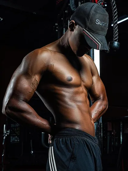 The "after" shot, highlighting the defined obliques and abs. This client learned how to manage his diet and train effectively for a lean midsection.