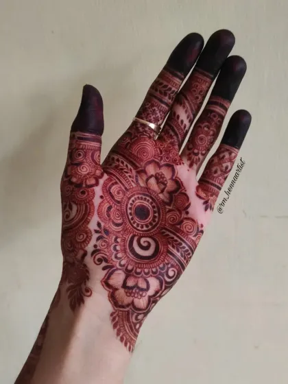 The final stain is everything. This is the gorgeous, deep reddish-brown colour you can expect from my 100% natural henna paste, with no chemicals at all.