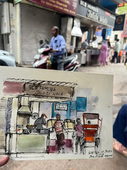 My sketch in context, right in the middle of the action at Chandni Chowk. It was difficult to capture with so many people around, but that's the fun of it.