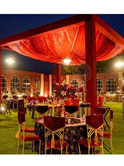 Signature Themed Decor photo 21