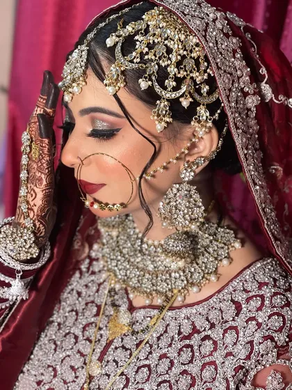 Another angle of this magnificent bridal look. The silver-toned jewellery is a beautiful contrast to the maroon velvet outfit.