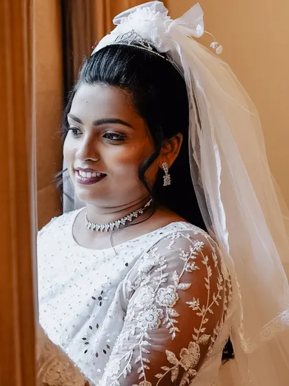 I love the timeless elegance of a Christian wedding. Here, I focused on a flawless, natural-looking base and defined eyes to complement her beautiful white gown and veil, ensuring she looked radiant throughout her special day.