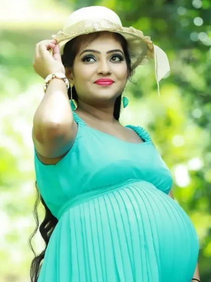 This light and airy aqua pleated maternity gown is perfect for a sunny, outdoor shoot. The simple silhouette is comfortable and effortlessly chic, especially when paired with a sun hat.