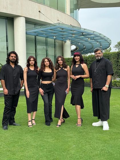 A shot with the talented models and artists after a successful 'Look n Learn' seminar. It's all about collaboration and having fun together.