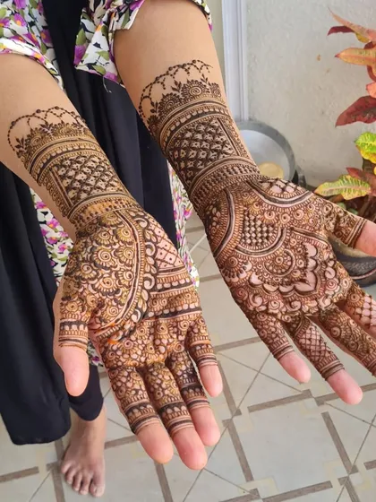 A traditional Indian design for Eid, filled with intricate gridwork and repeating motifs for a rich, full look.
