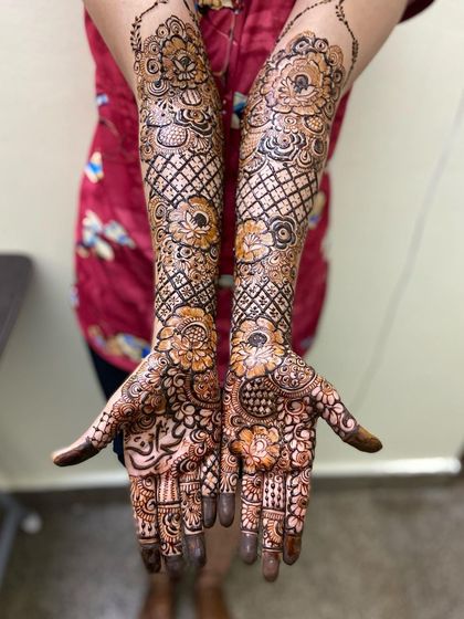 Another angle of the full bridal design.