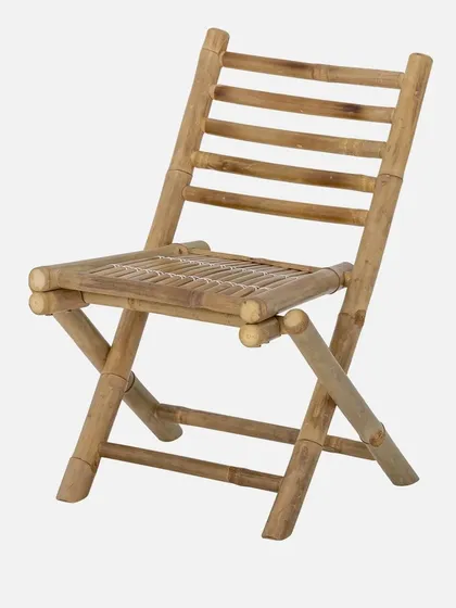 Simple, elegant, and practical. This foldable bamboo chair is an excellent space-saving solution for balconies and gardens, easily stored away when not in use.