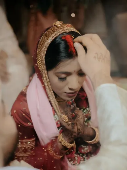 A close-up of the sindoor daan ceremony, a pivotal and emotional moment in a Hindu wedding, captured with sensitivity.