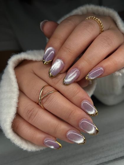 This two-hand shot shows the beautiful consistency of the lavender cat-eye and gold drip design. It's a unique way to combine two popular trends.
