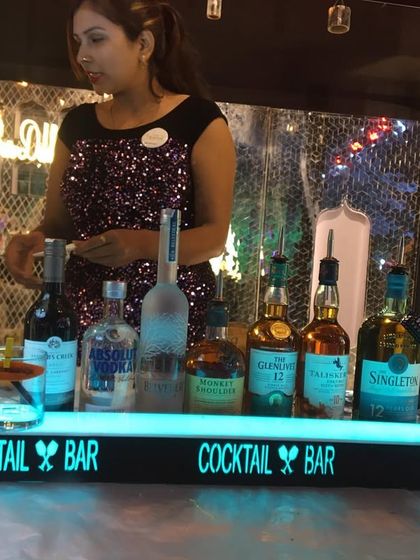 One of our skilled female bartenders, ready to mix up delicious cocktails for your guests.