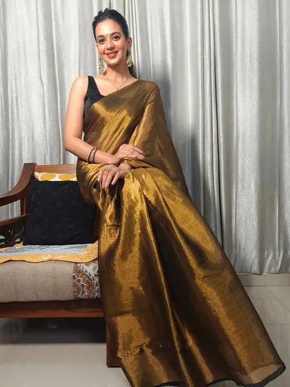 A full-length shot of Shruti's award night look. The simplicity of the styling allows the luxurious fabric of the saree to be the hero, creating a sophisticated and impactful red carpet statement.