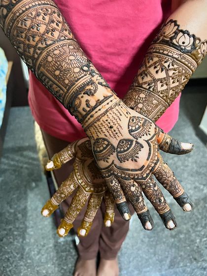 A creative shot showing the connection between the front and back designs of this engagement mehendi.