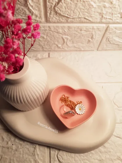Here is a little collection of calm. This set features our Oval Cloud tray, a mini heart-shaped dish for trinkets, and a ribbed vase, all handmade from Jesmonite. We designed these pieces to help create a serene and organized space for your daily essentials.