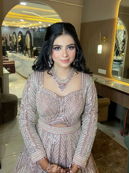 The full look is sweet and romantic.