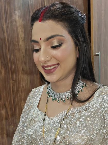 Her happy smile shows how comfortable and beautiful she feels. This subtle makeup look is perfect for post-wedding events.