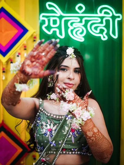 Another fun shot from a mehndi ceremony, with the bride's dark henna stain looking absolutely stunning.