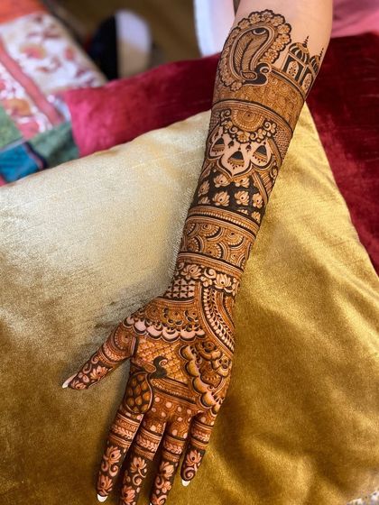 Intricate Bridal Mehendi photo 27