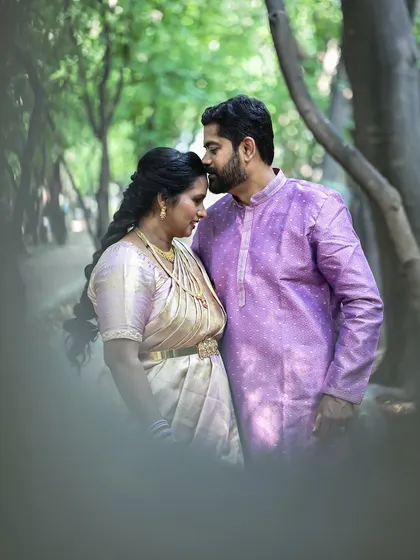 An intimate pre-wedding portrait taken in a quiet, natural setting. I focus on creating a comfortable space for couples to connect, resulting in gentle and romantic photographs like this one.