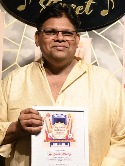 Mr. Girish Athalye, honored with the "Rhythmite Best Music Educator" award for his contribution to tabla education. Our network of gurus extends across the Mumbai region.