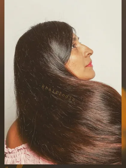 A beautiful profile shot showcasing the incredible volume and healthy shine of our full wig. It provides complete coverage for a flawless and natural-looking hairstyle.