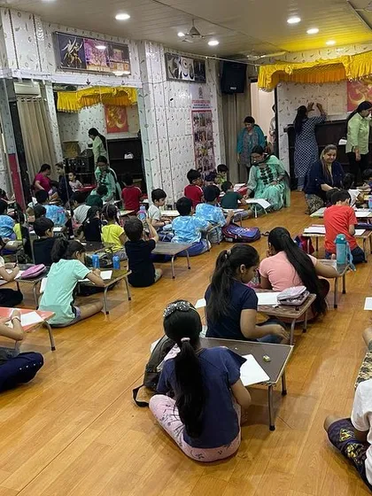 A full view of our summer camp classroom, filled with children engaged in creative activities. The atmosphere is always lively and inspiring.