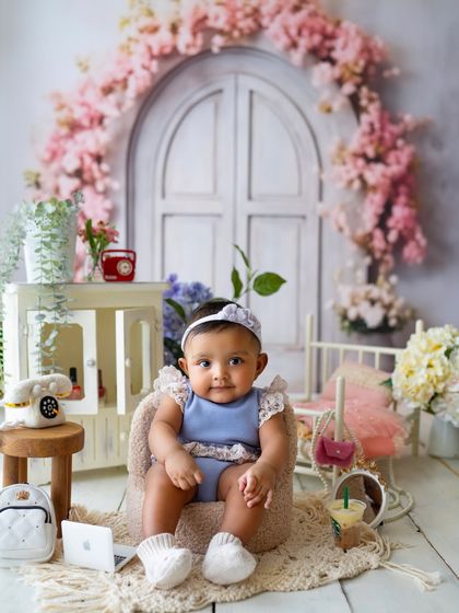 The same setup can be used with different outfits to create a variety of looks within one session.