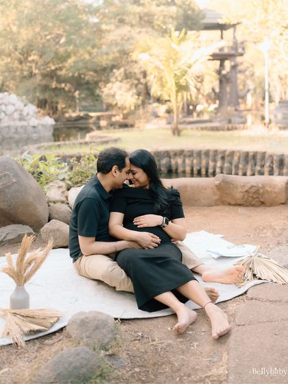 A quiet moment of connection by the water. I love finding serene natural backdrops in Mumbai for my maternity sessions.