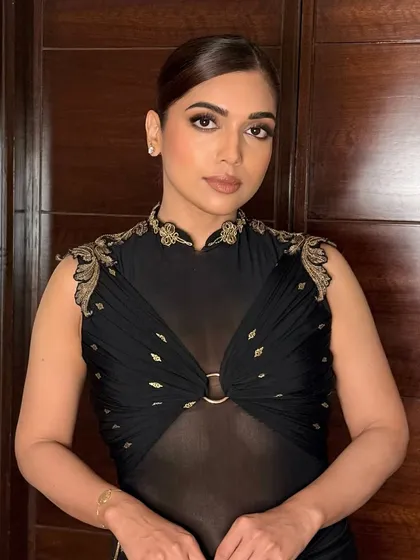 A close-up on Samiksha's couture week glam. The focus is on flawless skin and beautifully defined, smokey eyes.