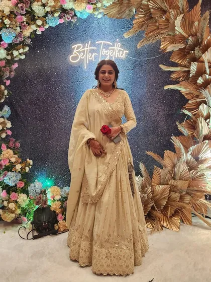 This client chose an elegant off-white, full-sleeve lehenga for her event. It’s a sophisticated and graceful look that proves you don’t always need bright colours to make a statement.