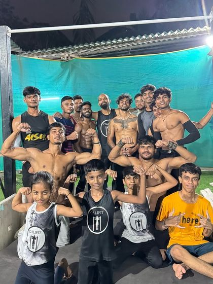 Look at this crew of Indian calisthenics athletes. The power and dedication in this photo are what our community is all about.