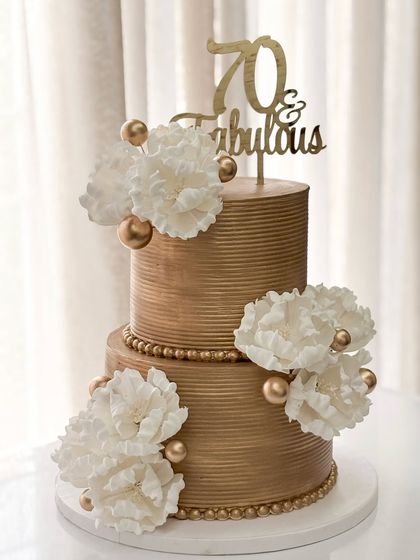 Elegant Milestone & Anniversary Cakes photo 10