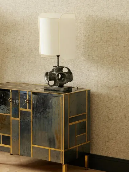 The opulence of “Lioube,” a mural tweed that shimmers with luxurious lurex threads. This wallcovering brings a refined, textile-like elegance to any space, perfect for a sophisticated living area.