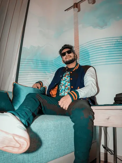 Kicking back and relaxing. Even in moments of calm, the style is always on point.