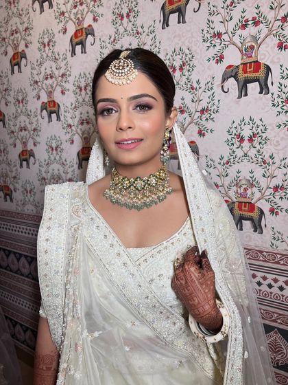 Modern Pastel & White Bridal Looks photo 4