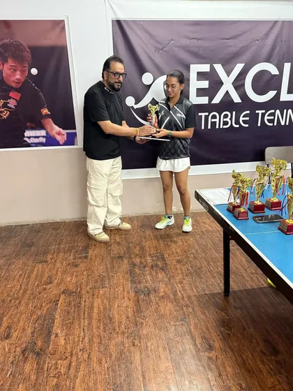 Presenting a trophy to our student Naina for securing 3rd place in the Under 15 Girls category at our own tournament, which saw over 160 entries from across Delhi NCR.
